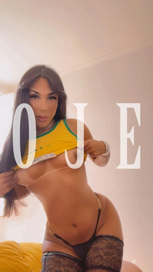 Iza safadinha, travesti em Évora