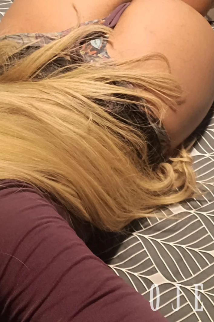 stories-slider-content