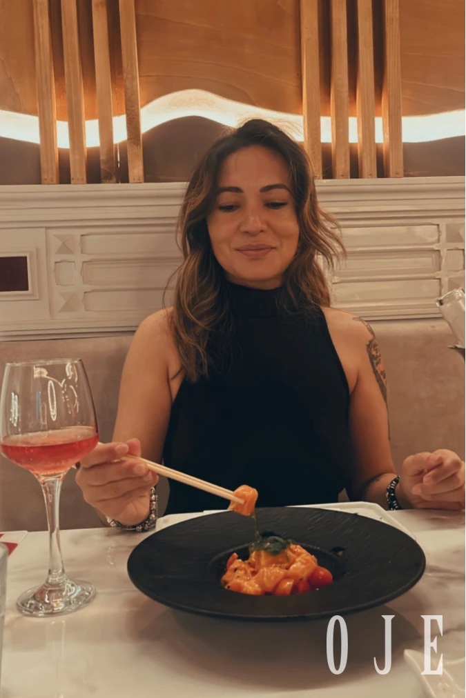 stories-slider-content