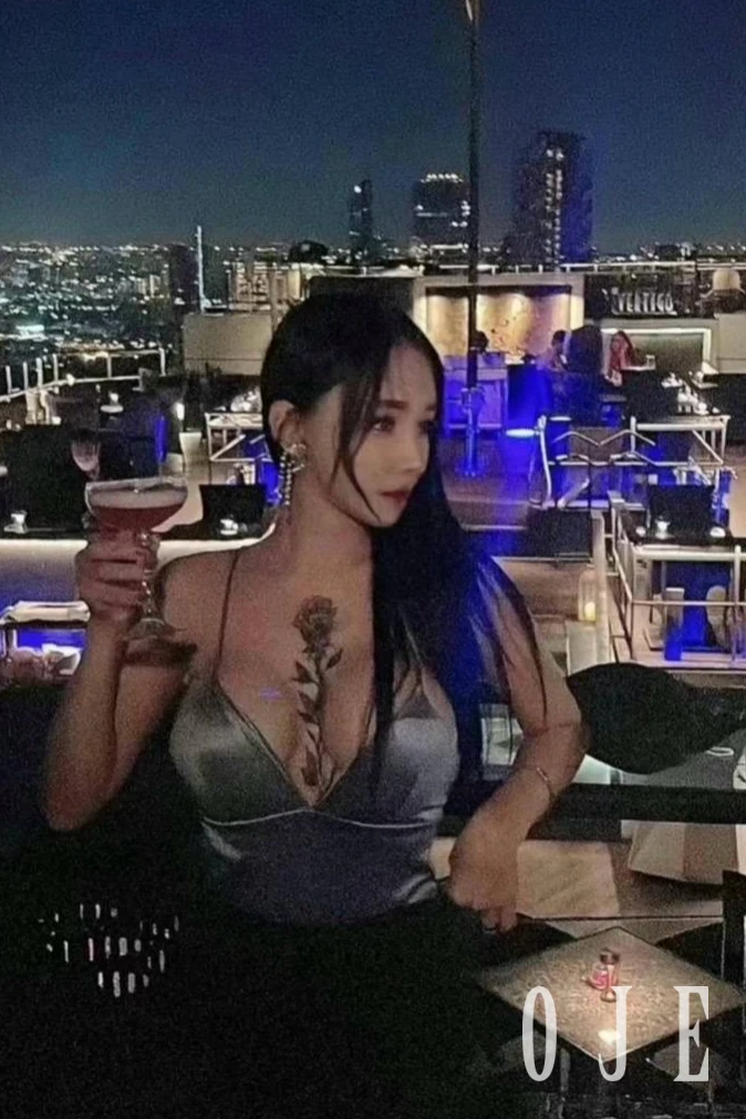 stories-slider-content