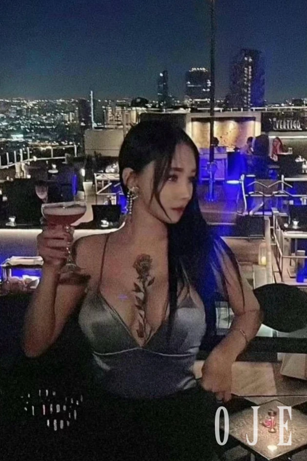 stories-slider-content