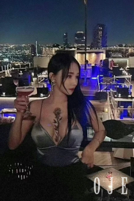 stories-slider-content