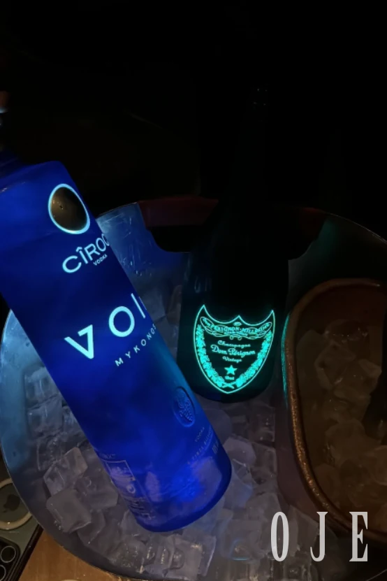 stories-slider-content