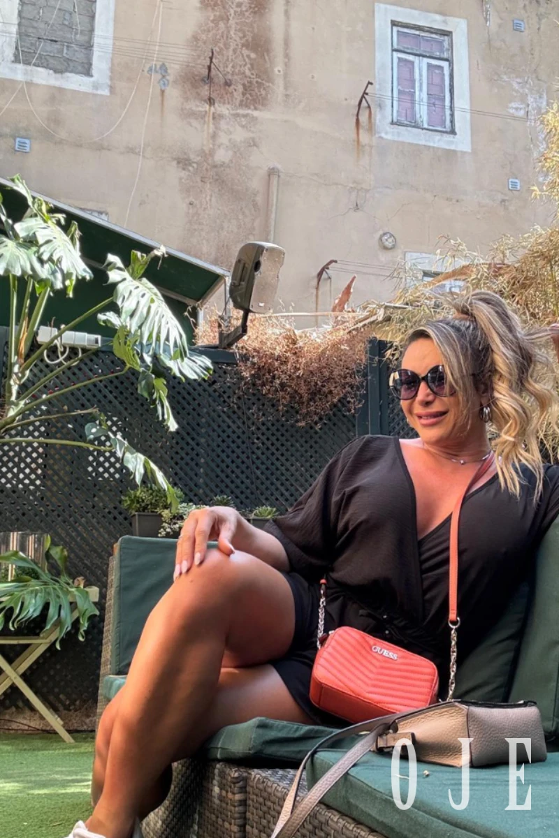 stories-slider-content