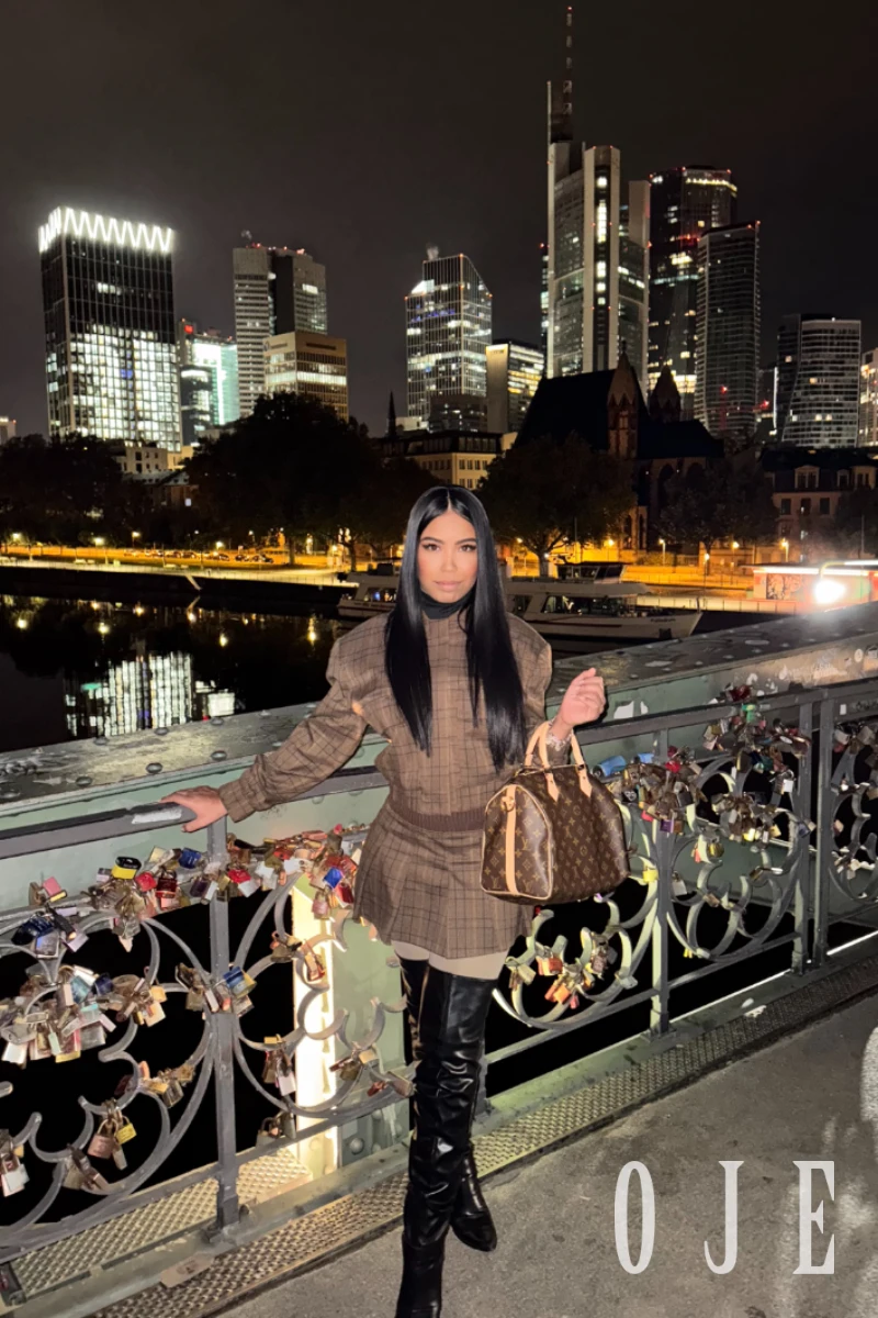 stories-slider-content