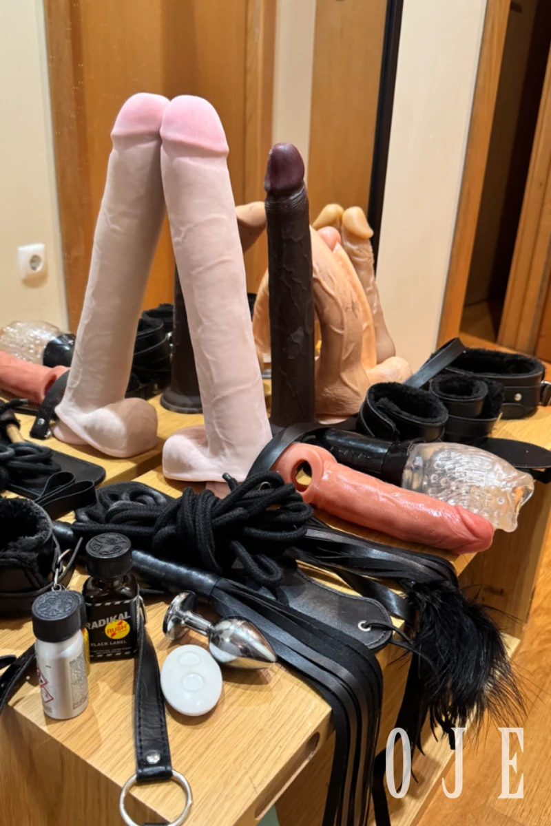 stories-slider-content