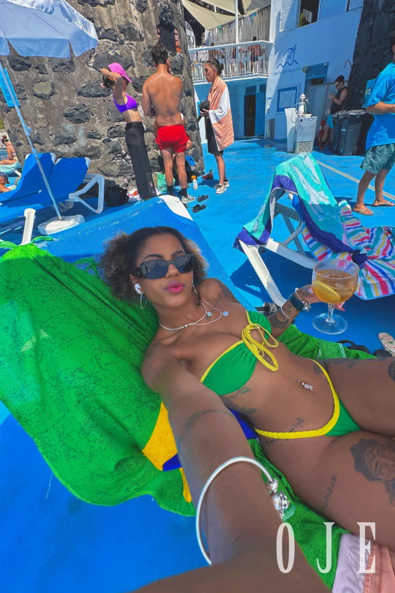 stories-slider-content