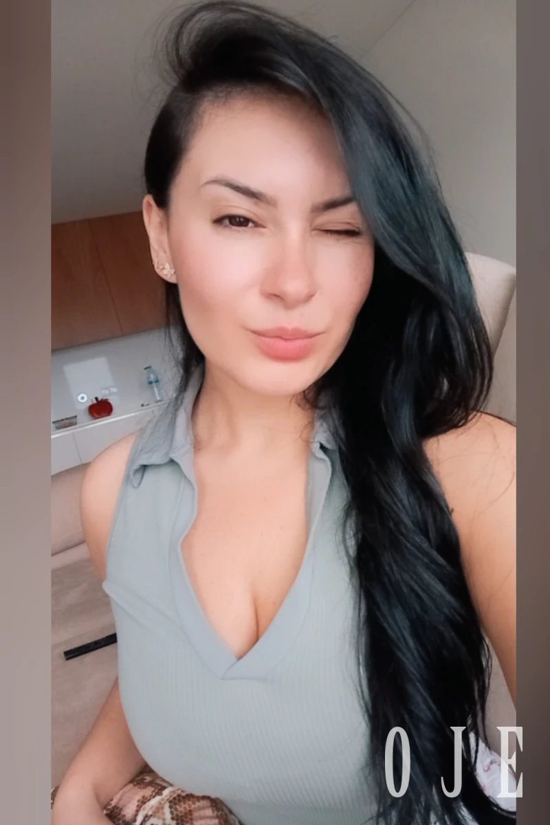 stories-slider-content