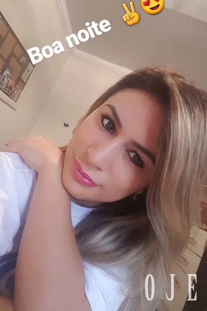 stories-slider-content