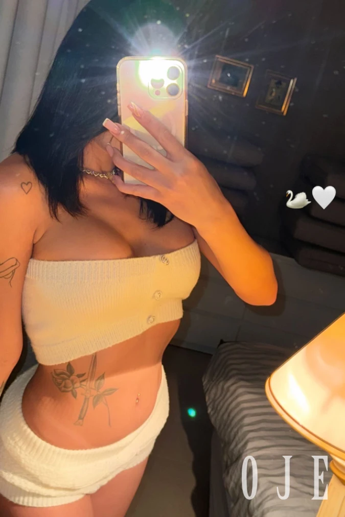 stories-slider-content