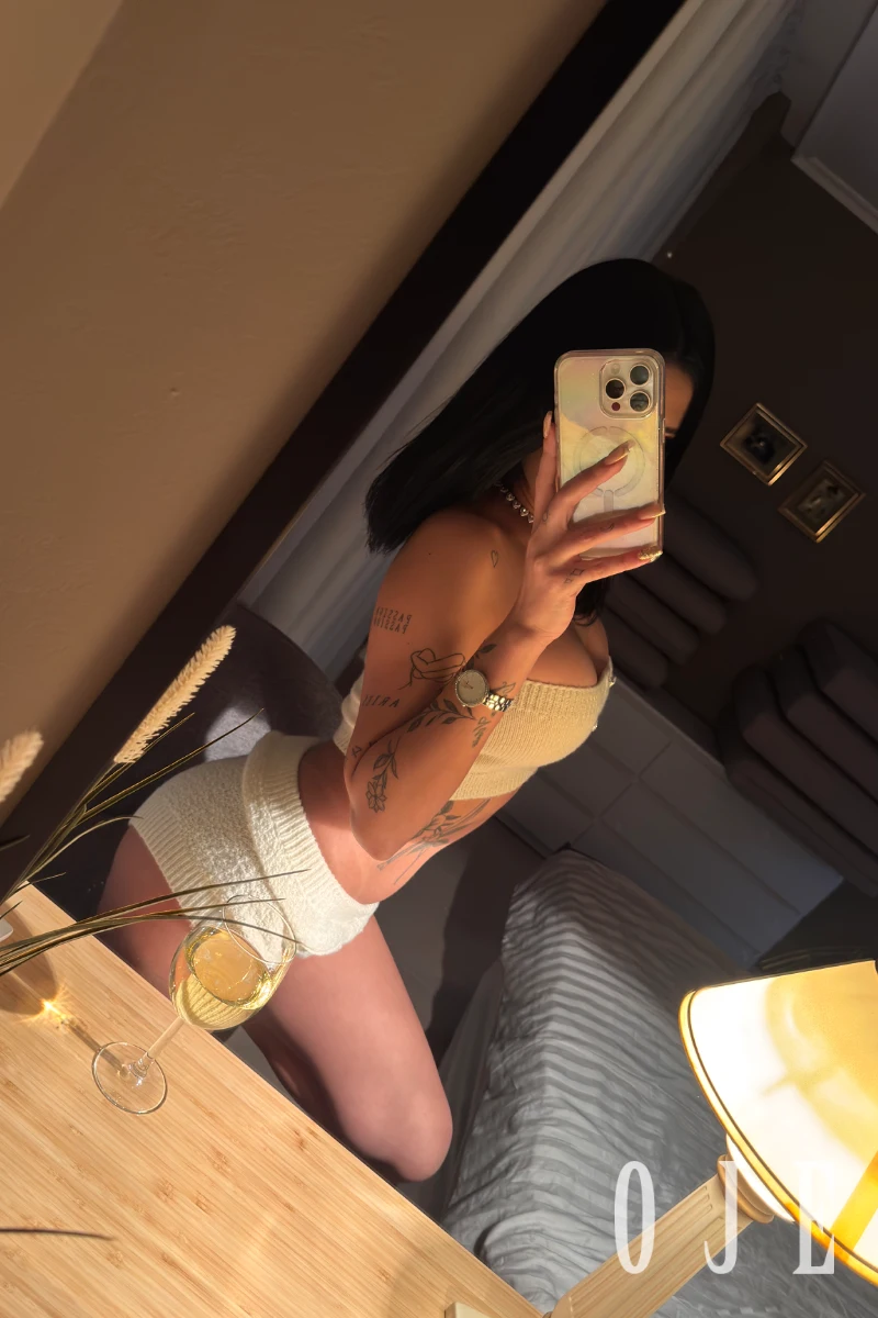 stories-slider-content