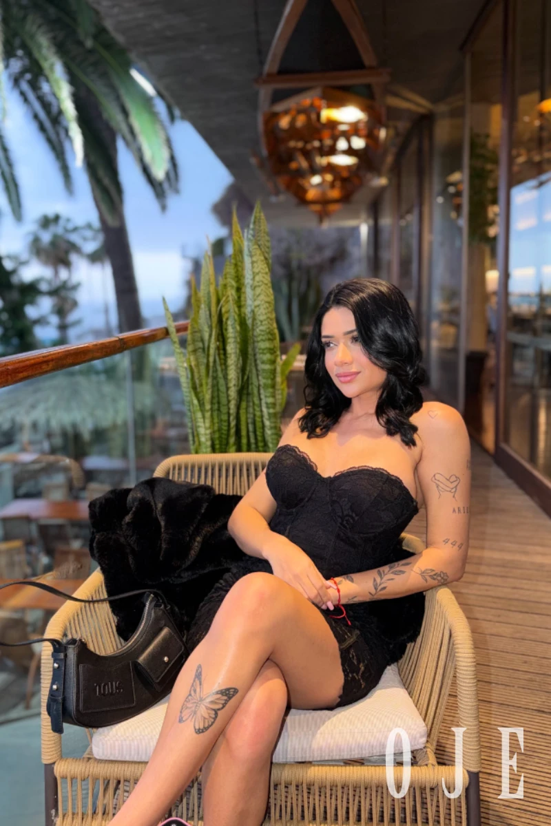 stories-slider-content