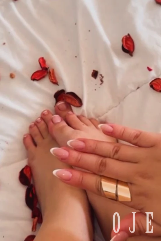 stories-slider-content