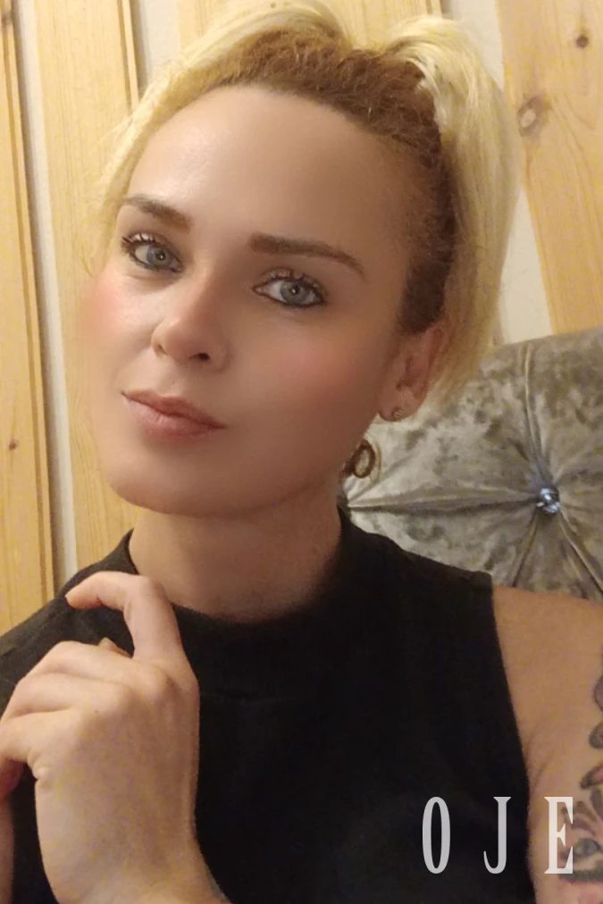 stories-slider-content