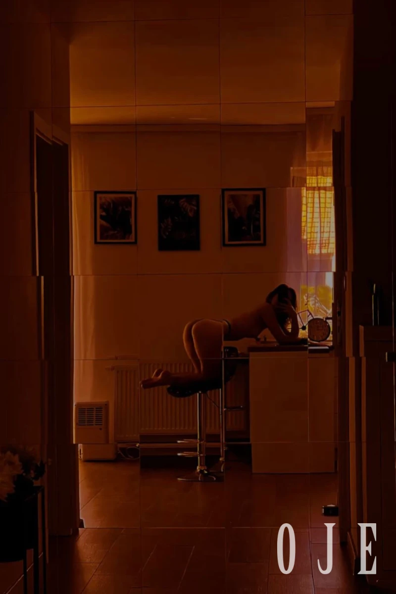 stories-slider-content