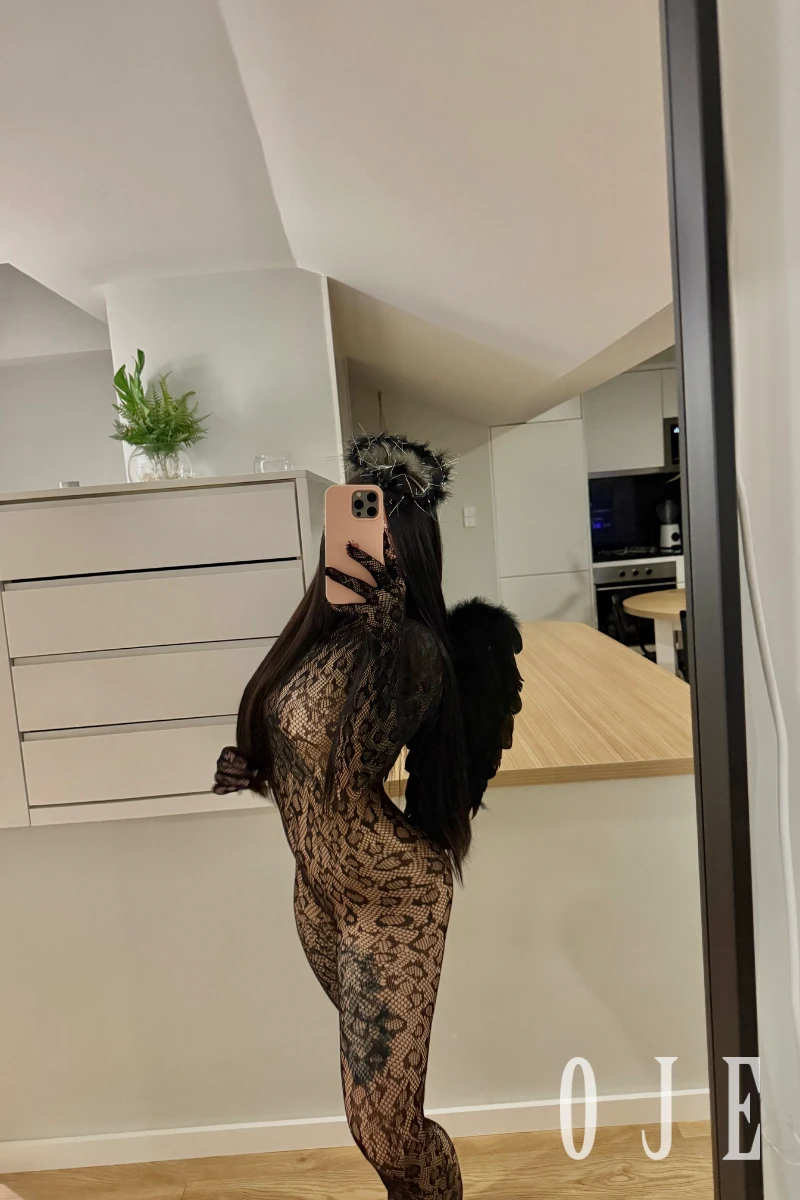 stories-slider-content