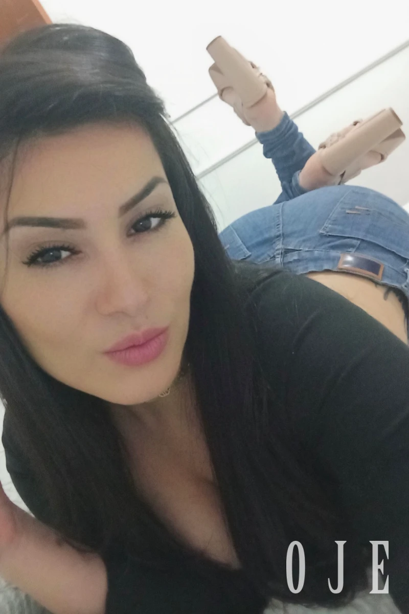 stories-slider-content