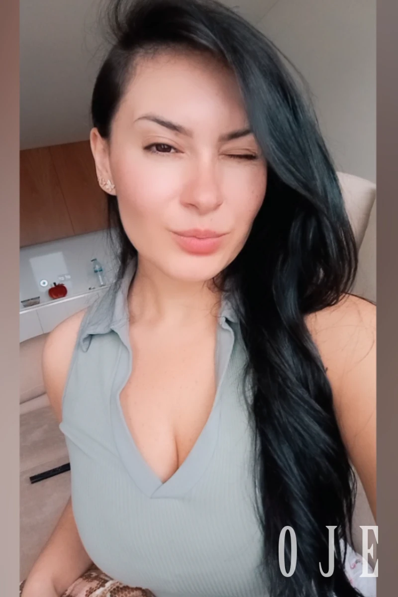 stories-slider-content