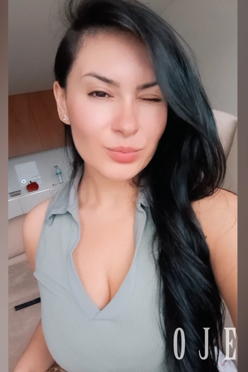 stories-slider-content