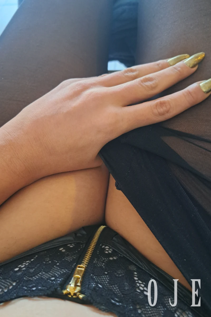 stories-slider-content