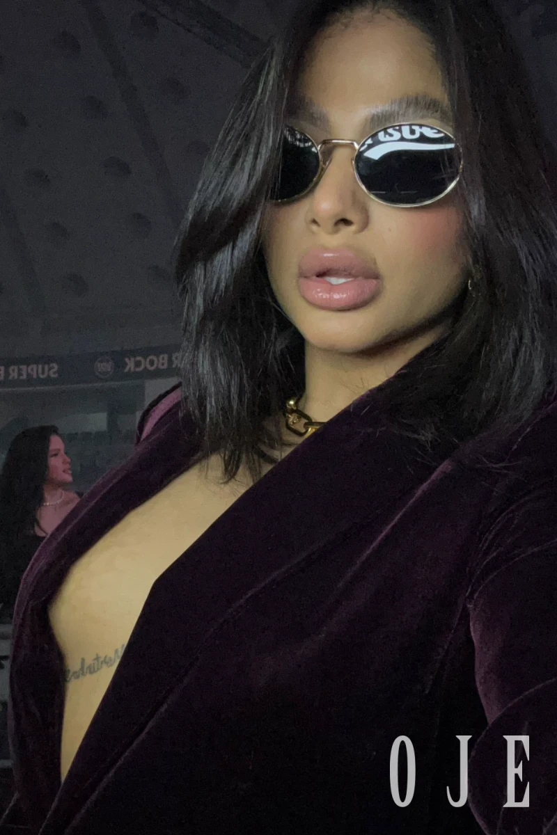 stories-slider-content