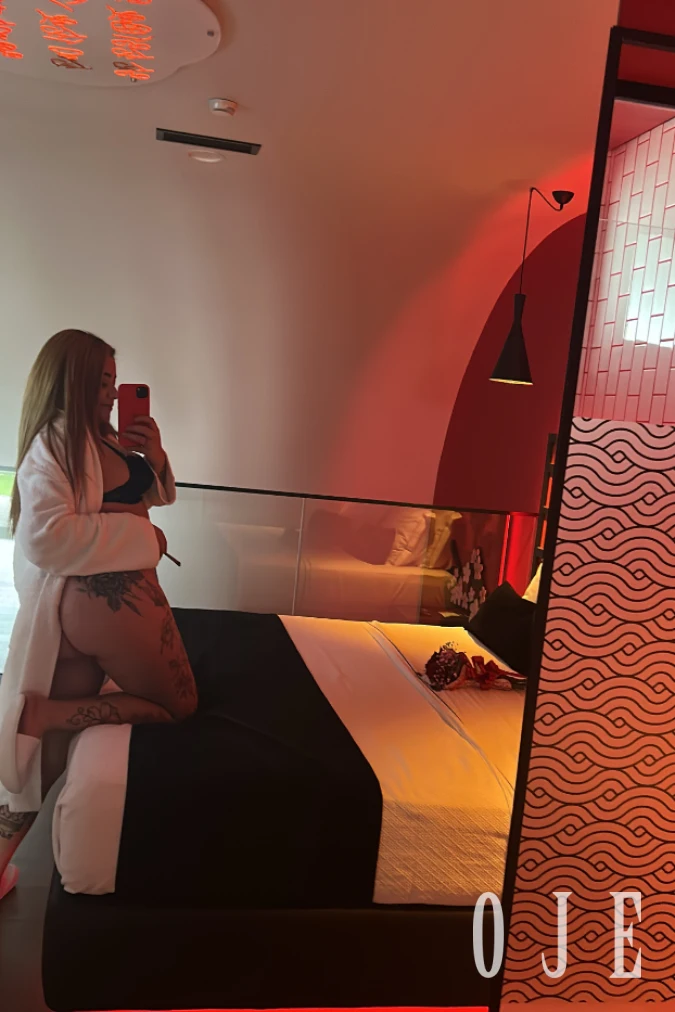 stories-slider-content