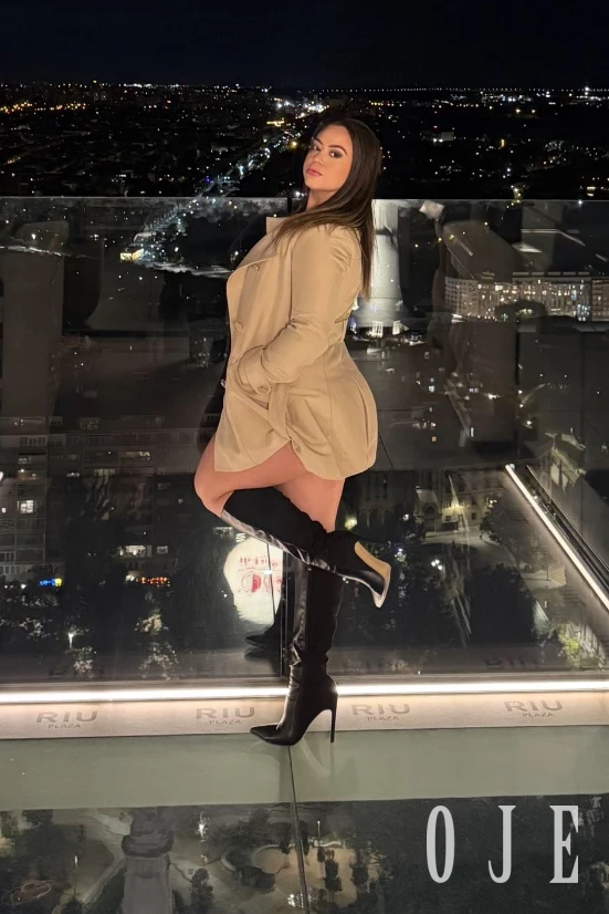 stories-slider-content