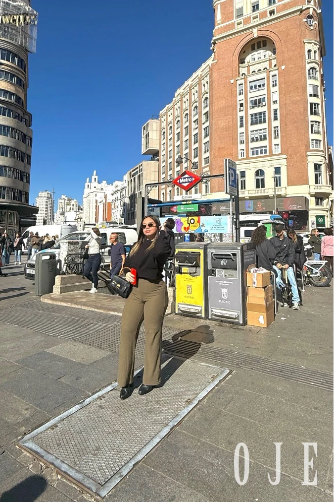 stories-slider-content