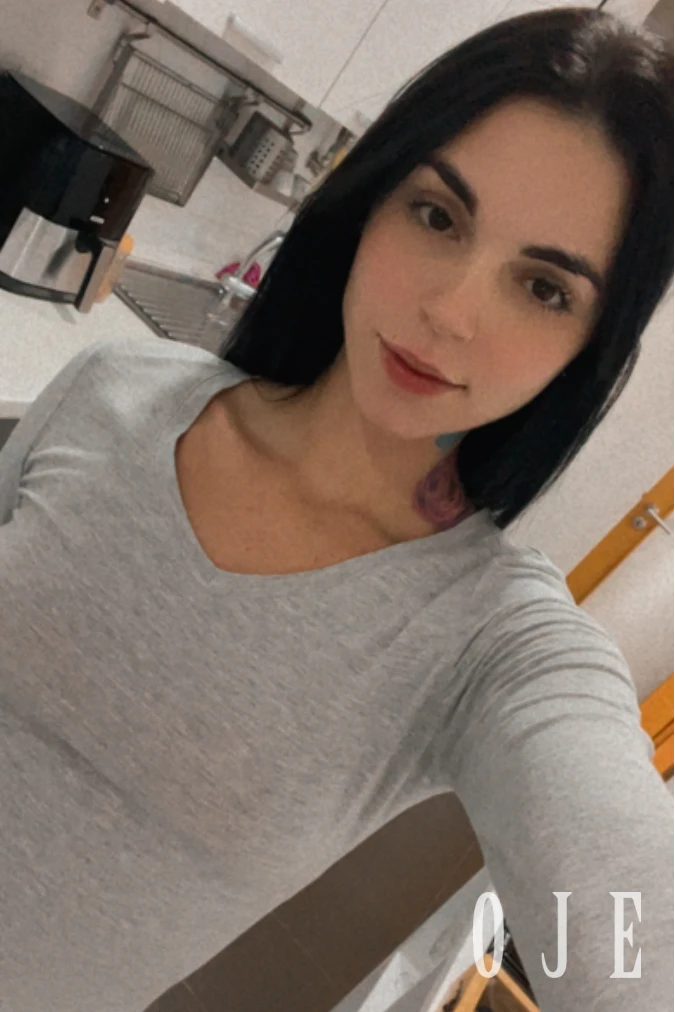 stories-slider-content