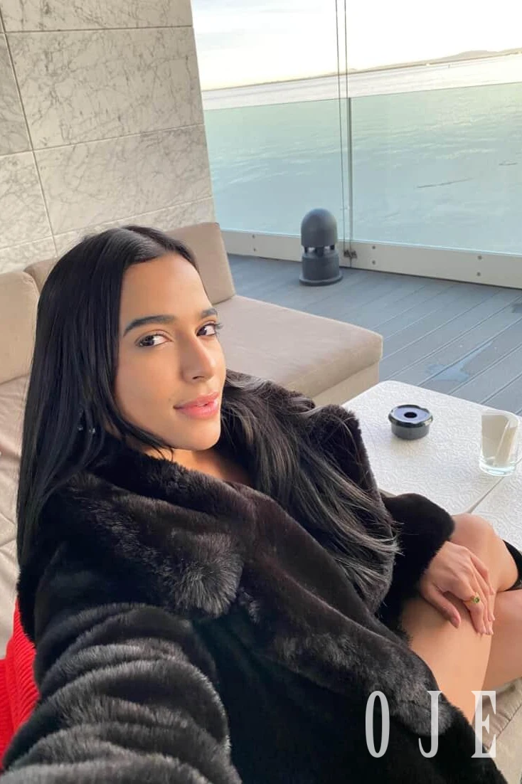 stories-slider-content