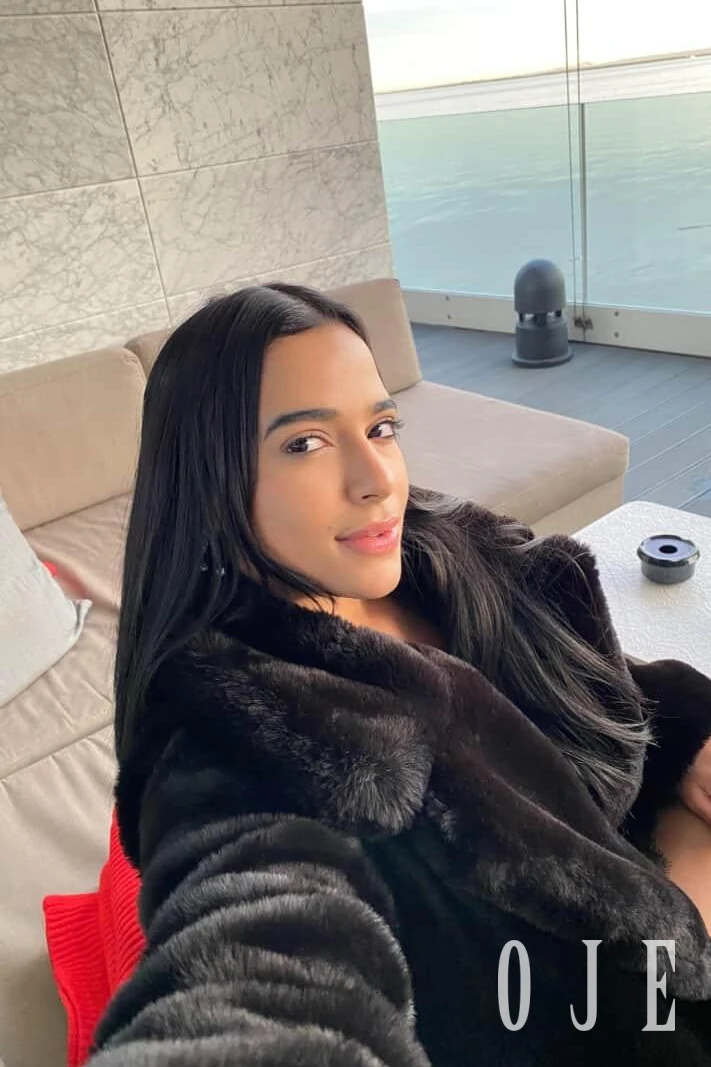 stories-slider-content