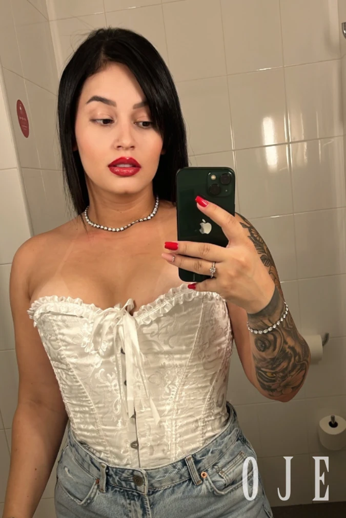 stories-slider-content