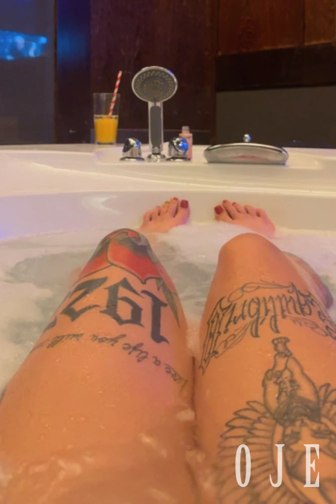 stories-slider-content