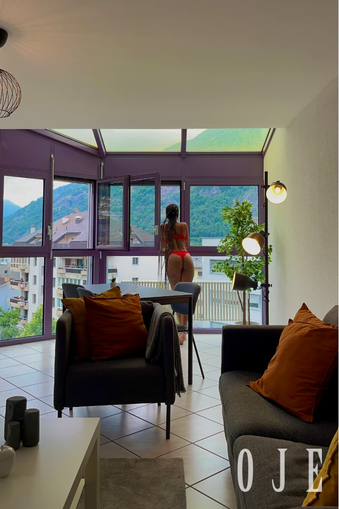 stories-slider-content