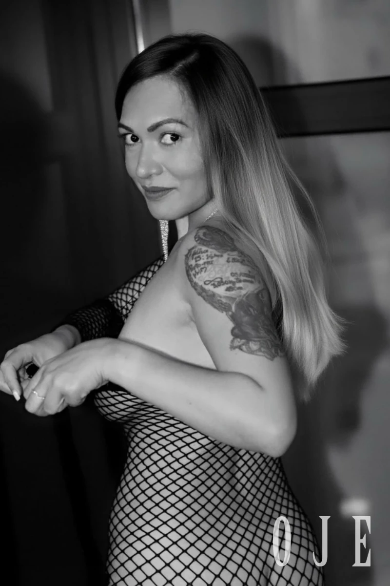 stories-slider-content