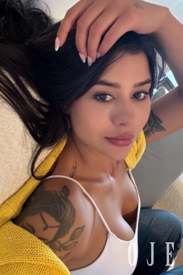 stories-slider-content