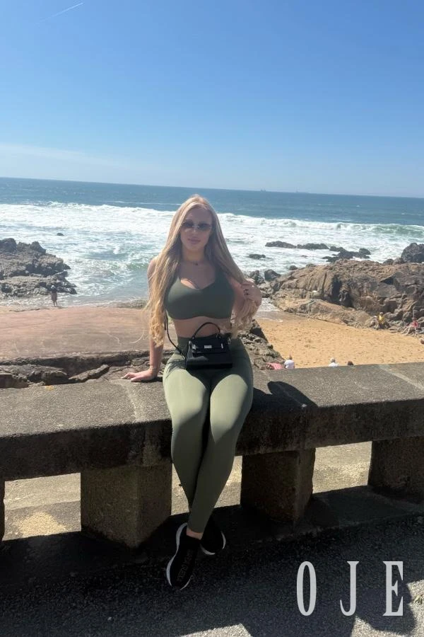 stories-slider-content