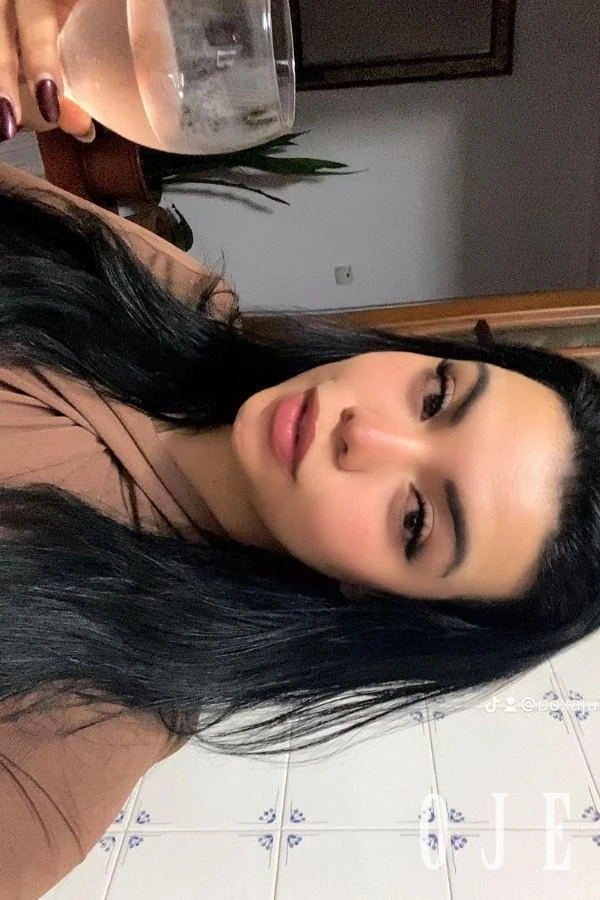 stories-slider-content