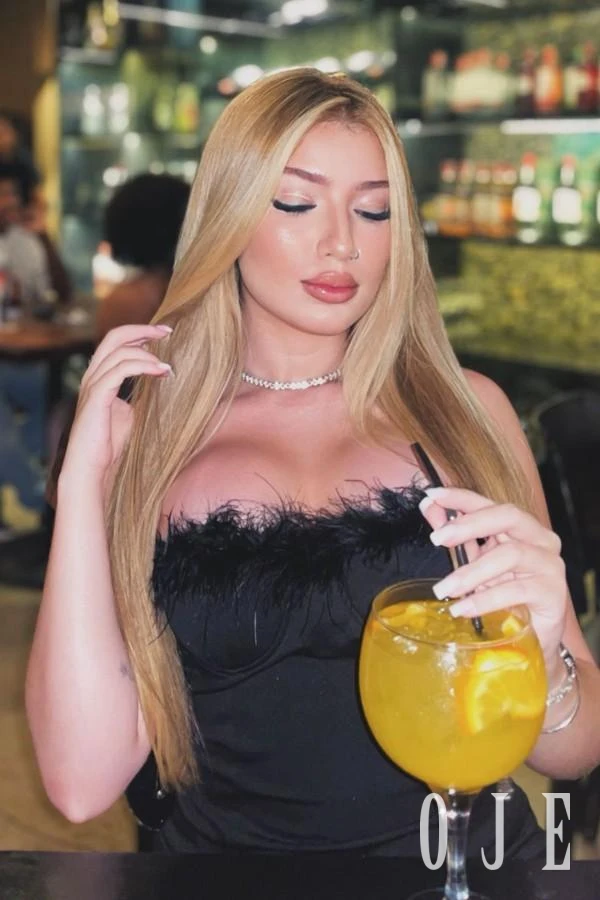 stories-slider-content