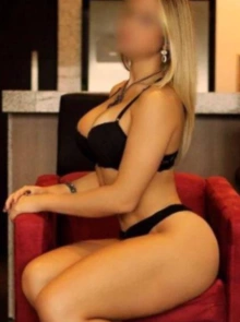 Conheça Bia safadinha, dama de companhia com serviços verificados