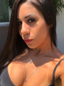 Bruna ferrari, uma experiência única com damas de companhia profissionais