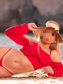 Camila, elegância e discrição no catálogo de Portimão