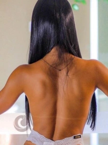 Carol ferrari, uma modelo elegante e discreta