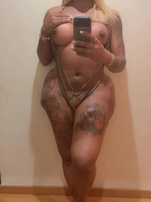 Furacão negro, um rosto novo no catálogo de escorts VIP