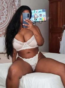 Tati Diniz, máximo profissionalismo como acompanhante de beleza singular