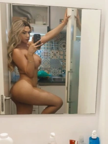 Hellen, travesti em Porto 925593331