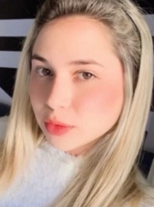 Isabella apresenta o seu álbum de fotos de acompanhante profissional