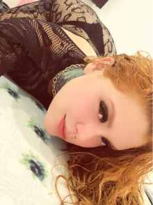 Agende o seu encontro com Clara, acompanhante com perfil ativo