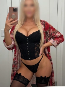 Descubra perfis como Keila na nossa seleção de modelos VIP
