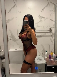 Mia, elegância e classe como acompanhante de elite